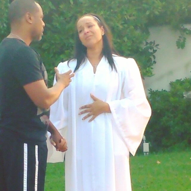 (LisaRaye crying during baptism - Photo credit: YouTube)