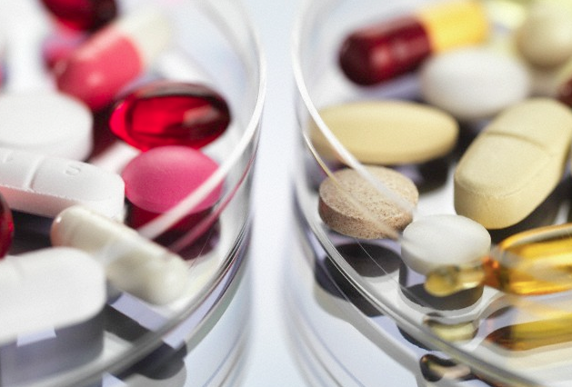 Supplements and vitamins inside two glass petri dishes