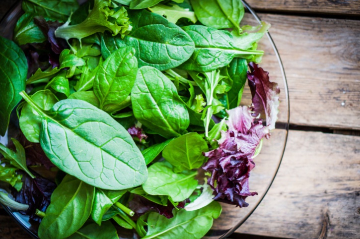 spinach mixed greens salad