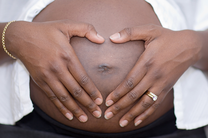 close up pregnant belly stretch marks