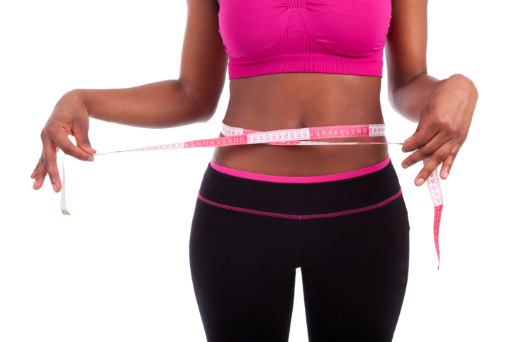 woman measuring waist full 