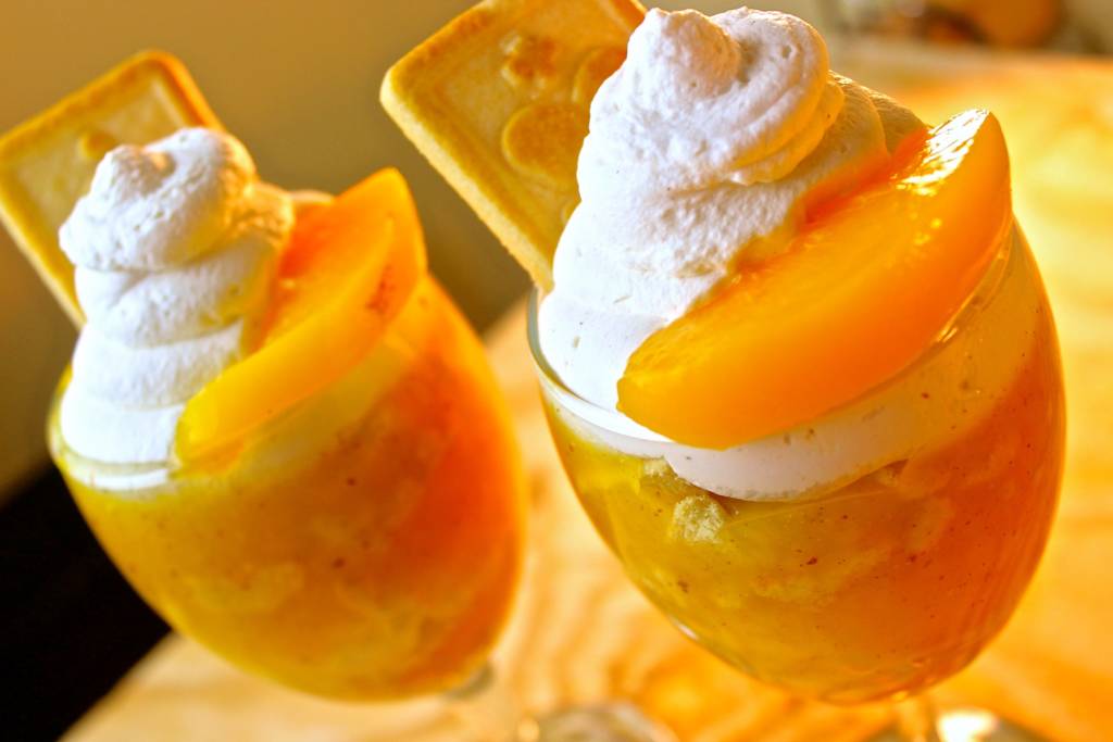 peach cobbler tini