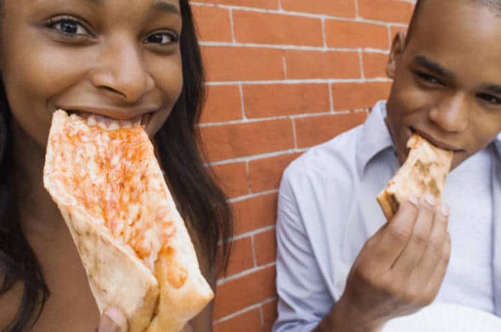 African American students eating pizza
