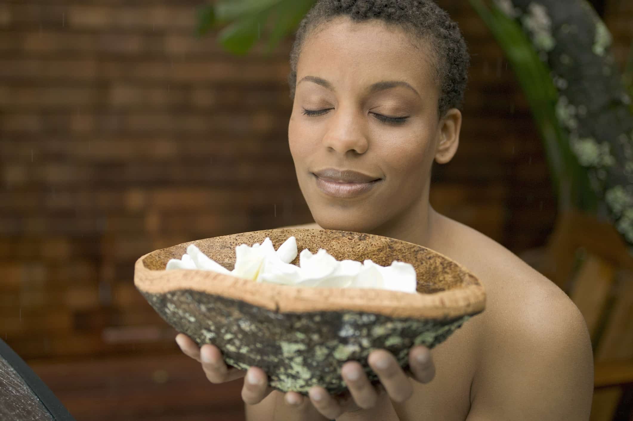 WHAT’S AROMATHERAPY ALL ABOUT? FIND OUT HERE!