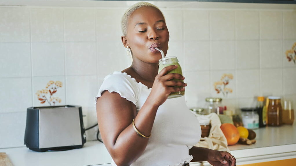 5 Summer Smoothies That Shrink Your Belly