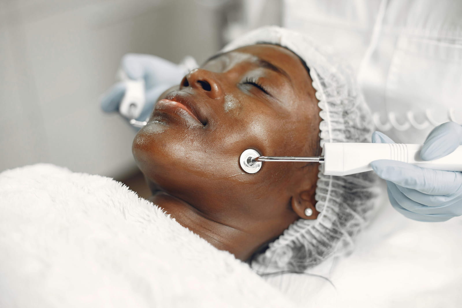 Facelift Recovery: What’s Normal and What’s Not?